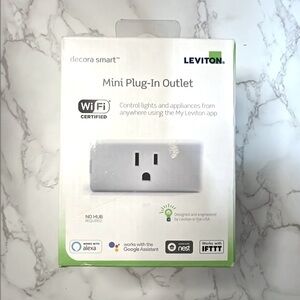 *NEW!! Smart plug outlet